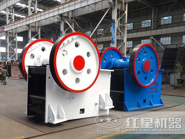 青石顎式破碎機(jī) 青石顎式破碎機(jī)