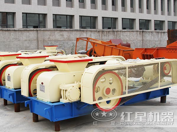 輥式碎石機(jī) 輥式碎石機(jī)