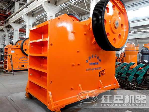 大型顎式破碎機(jī) 大型顎式破碎機(jī)