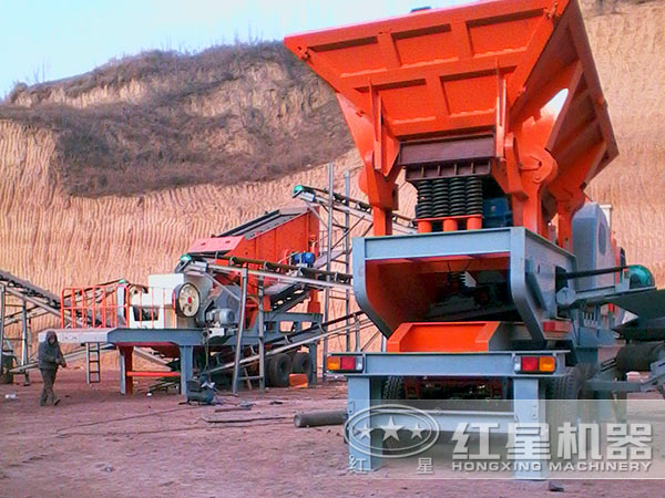 反擊式移動破碎機(jī) 反擊式移動破碎機(jī)
