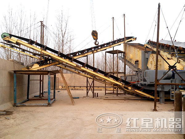 反擊式移動破碎機(jī) 反擊式移動破碎機(jī)