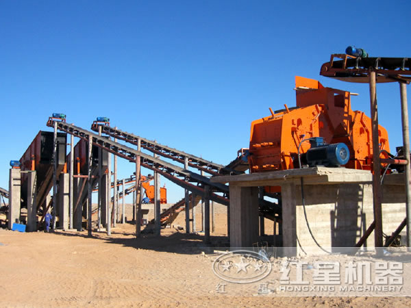 錘式破碎機(jī)的生產(chǎn)現(xiàn)場(chǎng) 錘式破碎機(jī)的生產(chǎn)現(xiàn)場(chǎng)