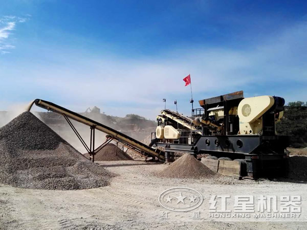 車(chē)載碎石機(jī)破碎現(xiàn)場(chǎng)圖 車(chē)載碎石機(jī)破碎現(xiàn)場(chǎng)圖