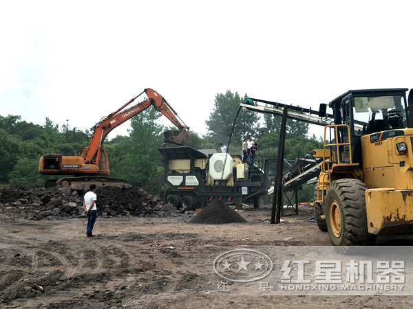 移動(dòng)破碎機(jī)破碎煤矸石 移動(dòng)破碎機(jī)破碎煤矸石