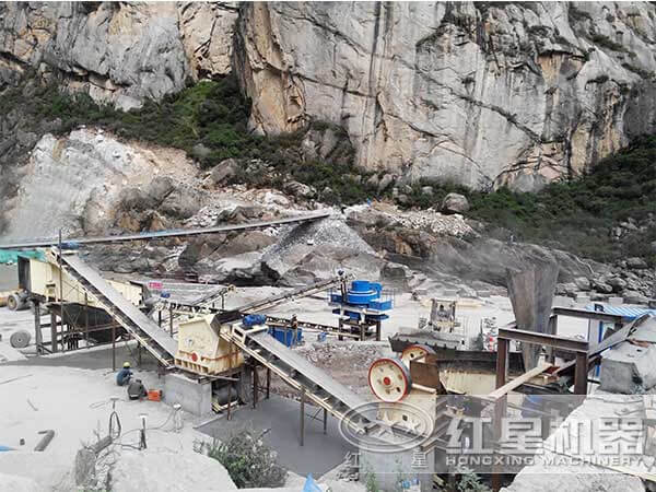 69顎式破碎機(jī)現(xiàn)場 69顎式破碎機(jī)現(xiàn)場