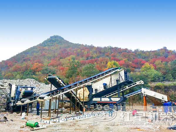無電情況下移動破碎站工作現(xiàn)場 無電情況下移動破碎站工作現(xiàn)場