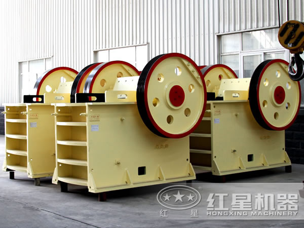 小型河卵石碎石機(jī)高清圖 小型河卵石碎石機(jī)高清圖