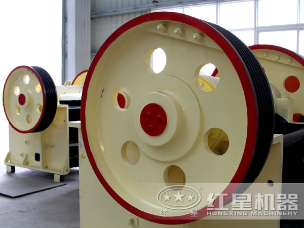 顎式破碎機(jī)的飛輪 顎式破碎機(jī)的飛輪