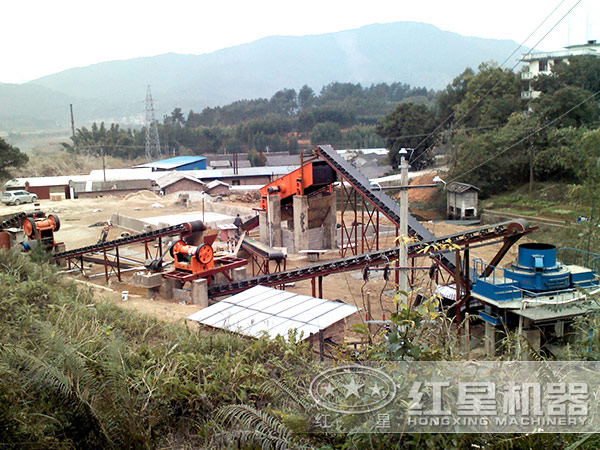 沙石廠工作現(xiàn)場(chǎng) 沙石廠工作現(xiàn)場(chǎng)