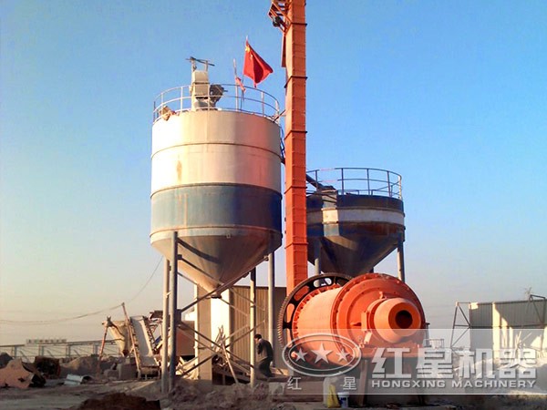 球磨機(jī)作業(yè)現(xiàn)場(chǎng) 球磨機(jī)作業(yè)現(xiàn)場(chǎng)