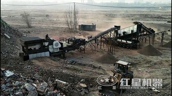 車(chē)載移動(dòng)顎式破石機(jī)山東作業(yè)現(xiàn)場(chǎng)圖 車(chē)載移動(dòng)顎式破石機(jī)山東作業(yè)現(xiàn)場(chǎng)圖