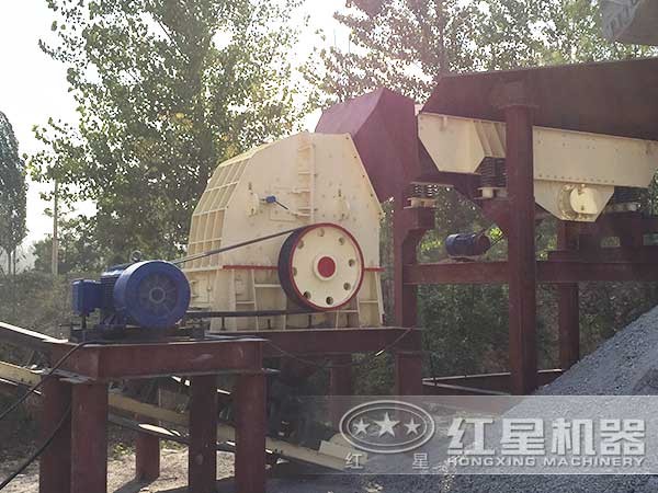 礦用錘式破碎機(jī)施工現(xiàn)場 礦用錘式破碎機(jī)施工現(xiàn)場
