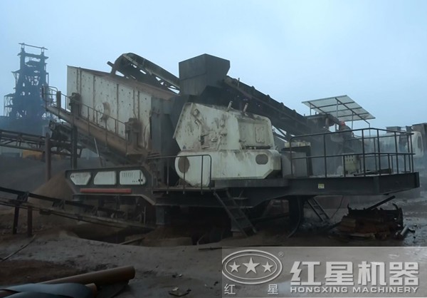 移動(dòng)反擊式破碎站破碎建筑垃圾現(xiàn)場圖 移動(dòng)反擊式破碎站破碎建筑垃圾現(xiàn)場圖