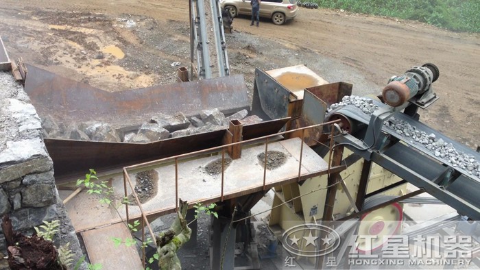 大型錘式石頭粉碎機應用現(xiàn)場 大型錘式石頭粉碎機應用現(xiàn)場