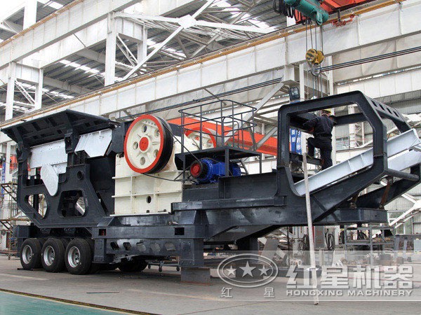 移動磕石機(搭載顎式破碎機) 移動磕石機(搭載顎式破碎機)