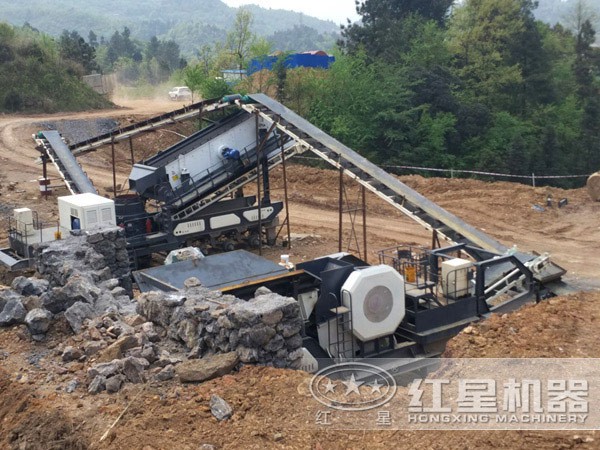 移動碎石機_磕石機現(xiàn)場作業(yè) 移動碎石機_磕石機現(xiàn)場作業(yè)