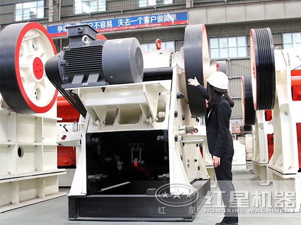 顎式破碎機結(jié)構(gòu)細節(jié)展示 顎式破碎機結(jié)構(gòu)細節(jié)展示