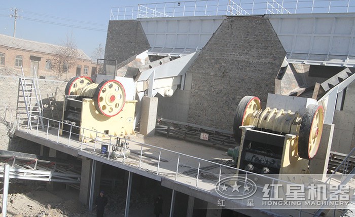 花崗巖顎式破碎機(jī)處理現(xiàn)場 花崗巖顎式破碎機(jī)處理現(xiàn)場
