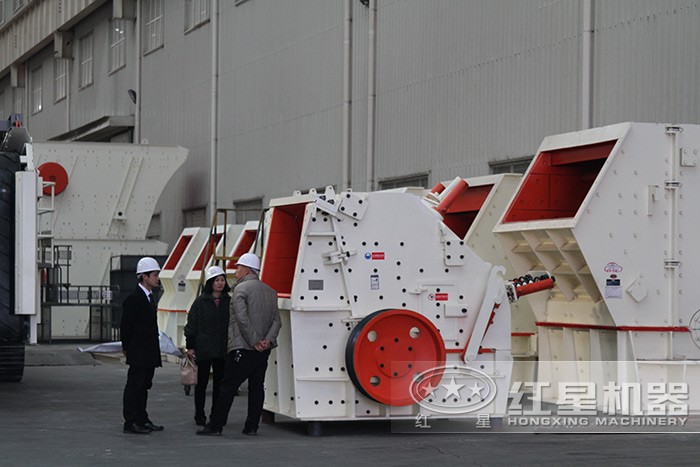 客戶來(lái)廠考察，技術(shù)經(jīng)理陪同