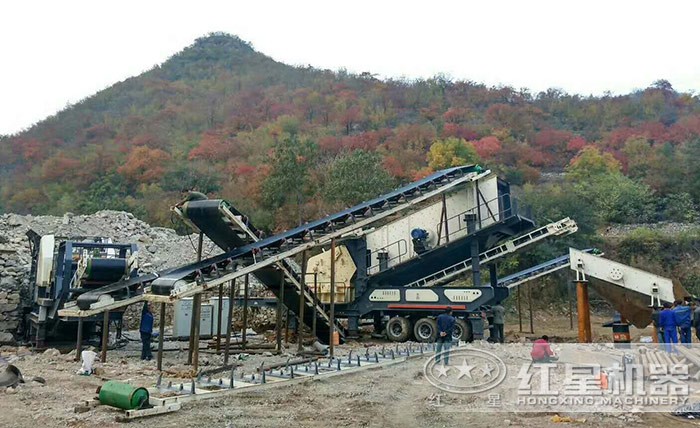 移動式反擊碎石機現(xiàn)場 移動式反擊碎石機現(xiàn)場