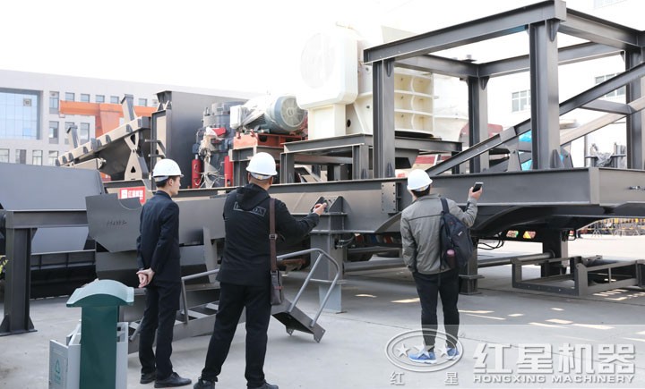 移動(dòng)式鄂破圓錐破一體機(jī) 移動(dòng)式鄂破圓錐破一體機(jī)