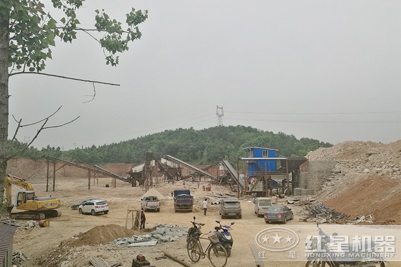 混凝土石塊破碎現(xiàn)場 混凝土石塊破碎現(xiàn)場