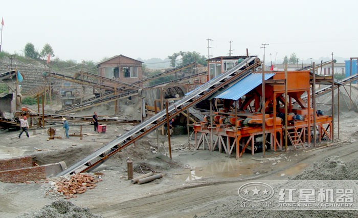 雙齒輥破碎機(jī)現(xiàn)場 雙齒輥破碎機(jī)現(xiàn)場