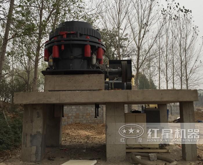 圓錐破碎機(jī)安裝現(xiàn)場(chǎng) 圓錐破碎機(jī)安裝現(xiàn)場(chǎng)