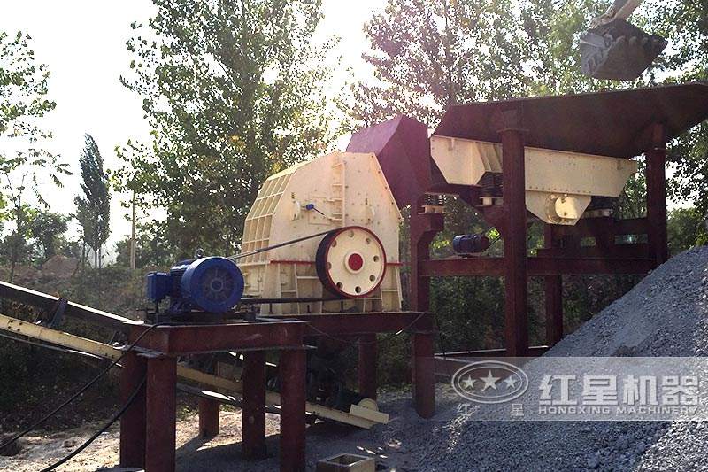 石頭破碎現(xiàn)場，配置重錘破