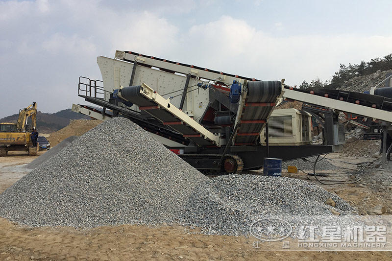 石頭破碎現(xiàn)場，配置履帶式破碎車