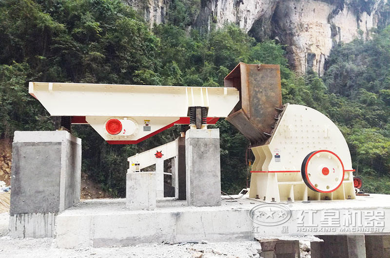 錘破碎機(jī)安裝現(xiàn)場(chǎng) 錘破碎機(jī)安裝現(xiàn)場(chǎng)