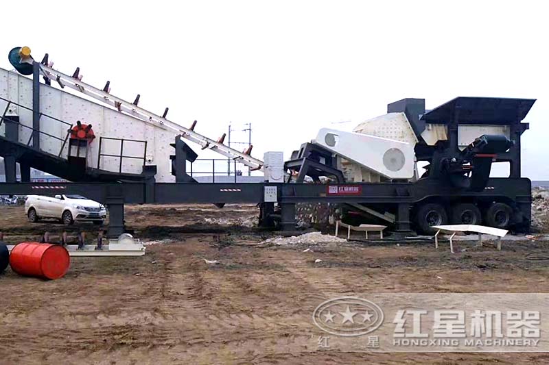 車(chē)載石子破碎機(jī)客戶(hù)現(xiàn)場(chǎng) 車(chē)載石子破碎機(jī)客戶(hù)現(xiàn)場(chǎng)