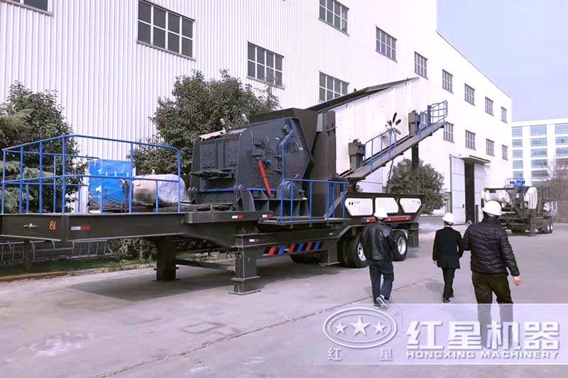 輪式破碎車廠區(qū) 輪式破碎車廠區(qū)