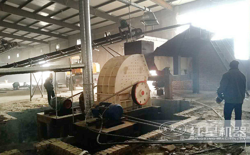 重錘式破碎機(jī)作業(yè)現(xiàn)場 重錘式破碎機(jī)作業(yè)現(xiàn)場