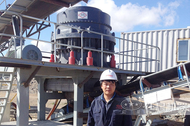 1200圓錐破碎機(jī)作業(yè)現(xiàn)場(chǎng) 1200圓錐破碎機(jī)作業(yè)現(xiàn)場(chǎng)