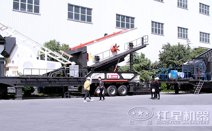 移動(dòng)石頭破碎機(jī)廠區(qū) 移動(dòng)石頭破碎機(jī)廠區(qū)