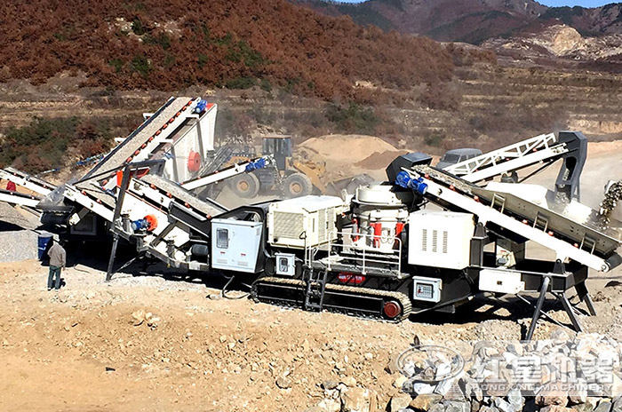 履帶式液壓巖石破碎機(jī)現(xiàn)場 履帶式液壓巖石破碎機(jī)現(xiàn)場