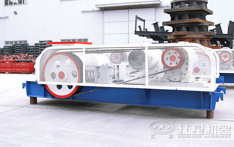 對輥破碎機(jī)圖片 align= 對輥破碎機(jī)圖片