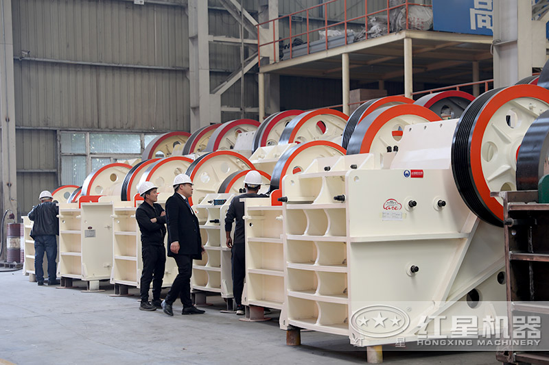 近距離參觀更能了解顎式石頭破碎機的材質(zhì)、構(gòu)造