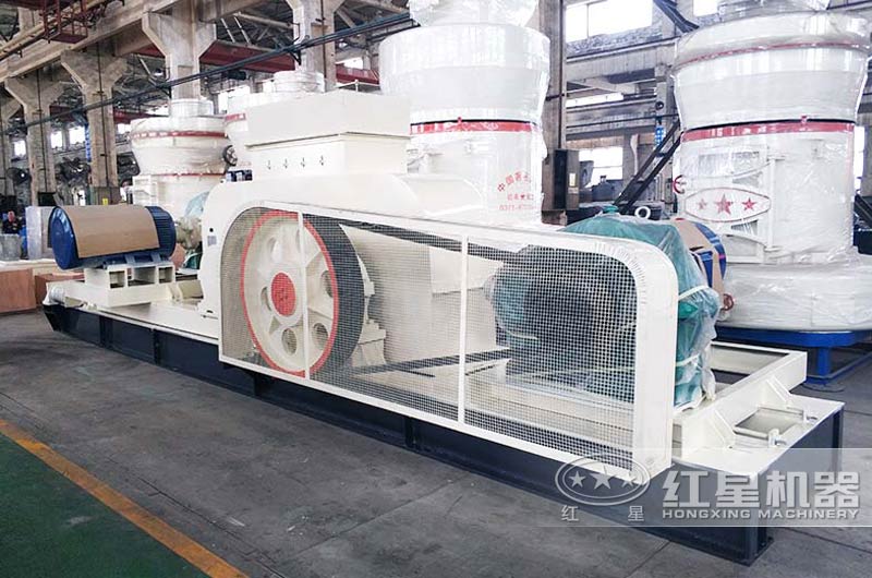 對(duì)輥式制砂機(jī)，體積小，移動(dòng)方便