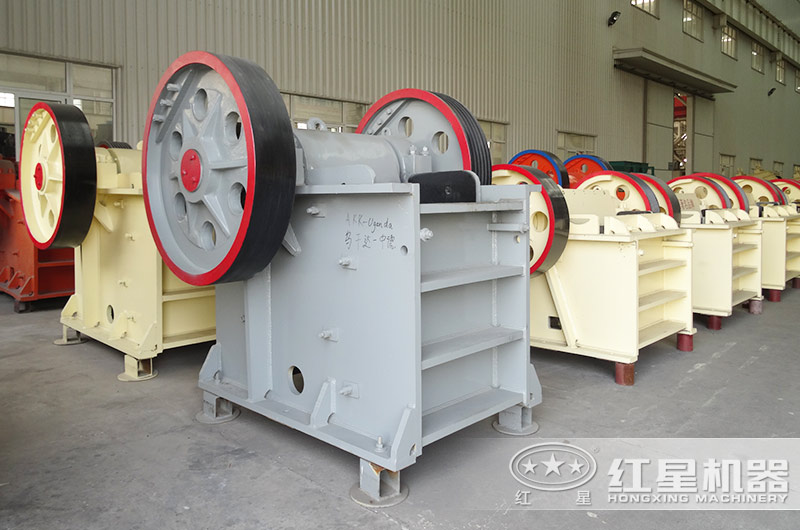 規(guī)格不一的顎破機(jī) 規(guī)格不一的顎破機(jī)