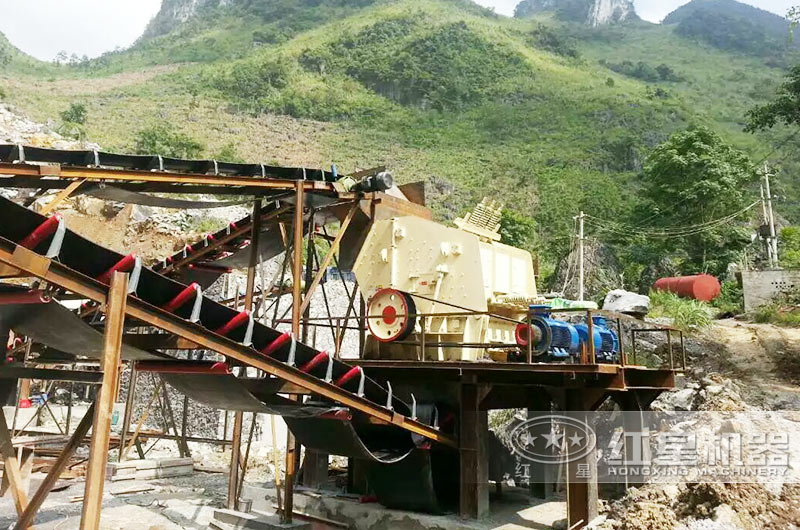 反擊式破碎機(jī)現(xiàn)場(chǎng) 反擊式破碎機(jī)現(xiàn)場(chǎng)