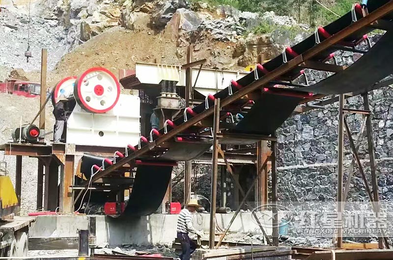 顎式破碎機(jī)現(xiàn)場 顎式破碎機(jī)現(xiàn)場