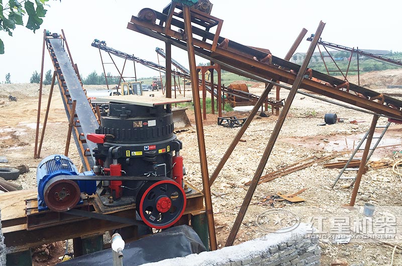 圓錐式破碎機(jī)現(xiàn)場(chǎng) 圓錐式破碎機(jī)現(xiàn)場(chǎng)