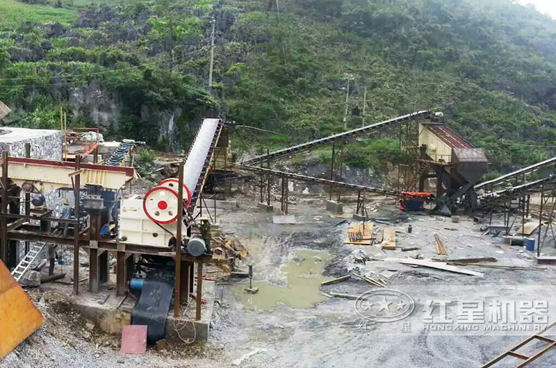 顎式破碎機(jī)生產(chǎn)現(xiàn)場(chǎng) 顎式破碎機(jī)生產(chǎn)現(xiàn)場(chǎng)