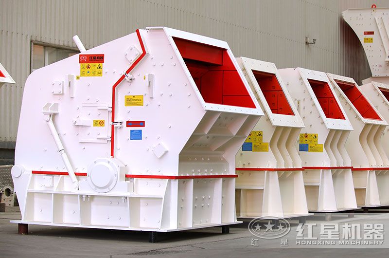 反擊式中型破碎機(jī)圖片 反擊式中型破碎機(jī)圖片
