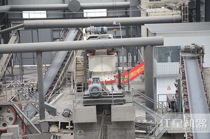 礦山圓錐破碎機現(xiàn)場 礦山圓錐破碎機現(xiàn)場
