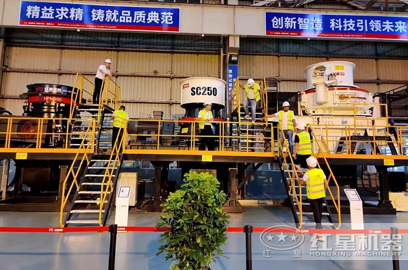 客戶到車間近距離考察設(shè)備 客戶到車間近距離考察設(shè)備